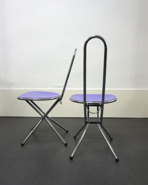 pareja de sillas Isak diseñadas por Niels Gammelgaard